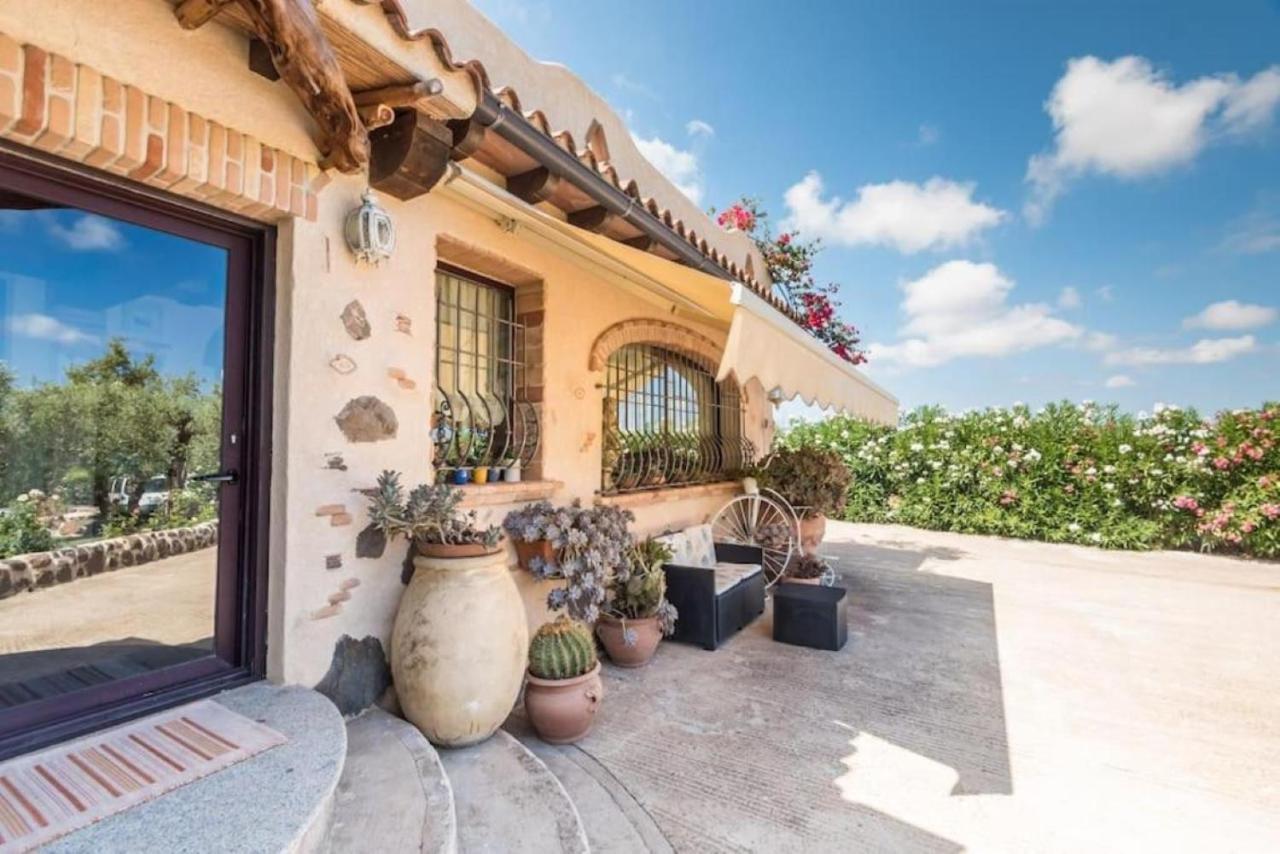 Villa Con Immenso Giardino 奥罗塞伊 外观 照片
