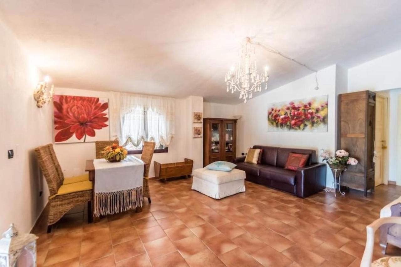 Villa Con Immenso Giardino 奥罗塞伊 外观 照片