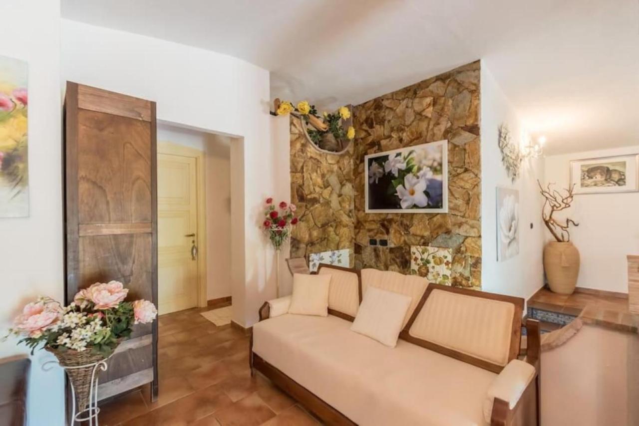Villa Con Immenso Giardino 奥罗塞伊 外观 照片
